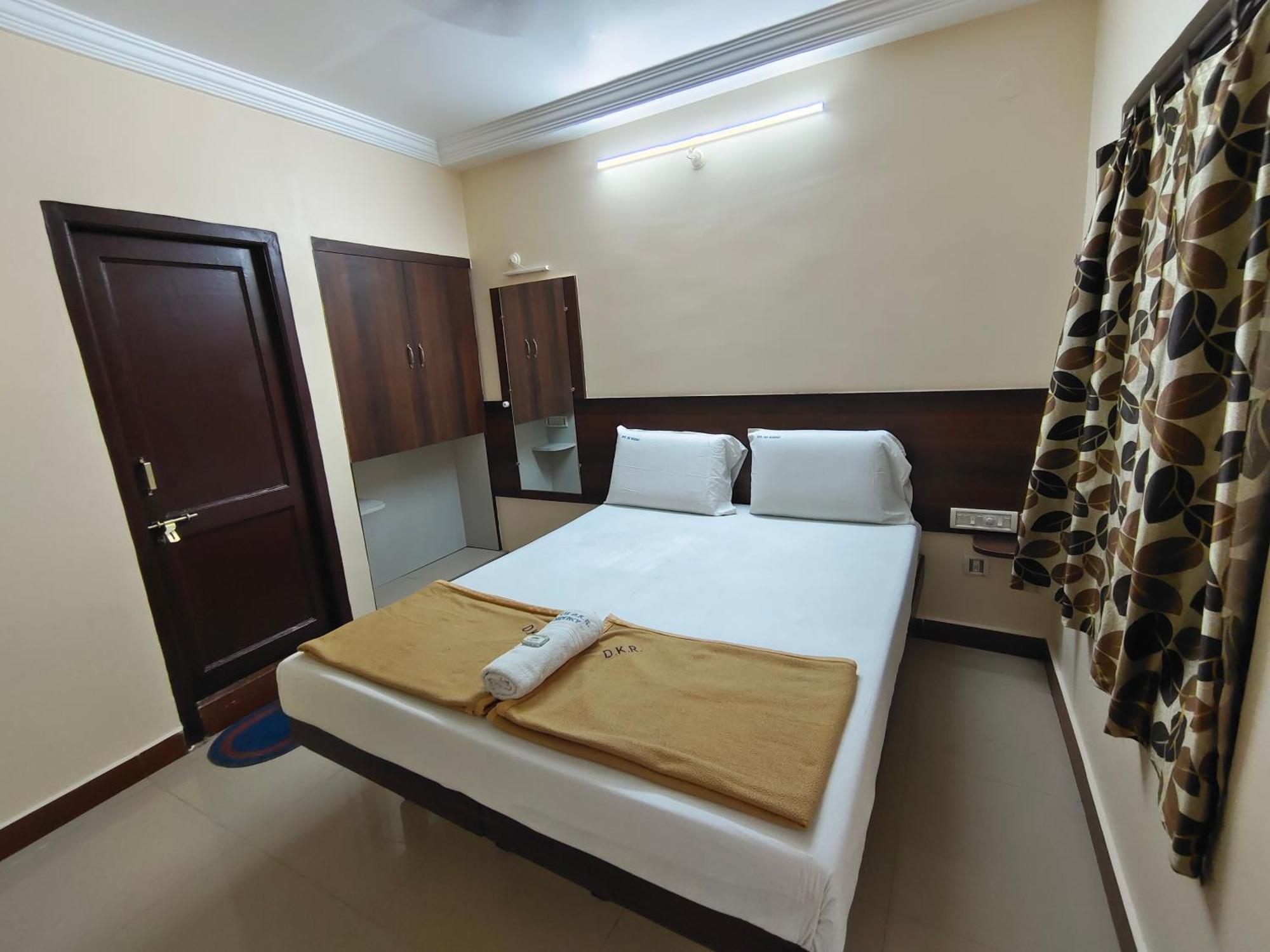 Hotel Dkr Residency Tirupati Pokój zdjęcie